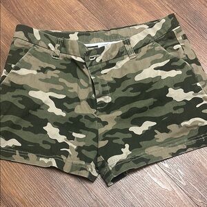 bcg Green and Brown Cargo Shorts Classic Camouflage Design